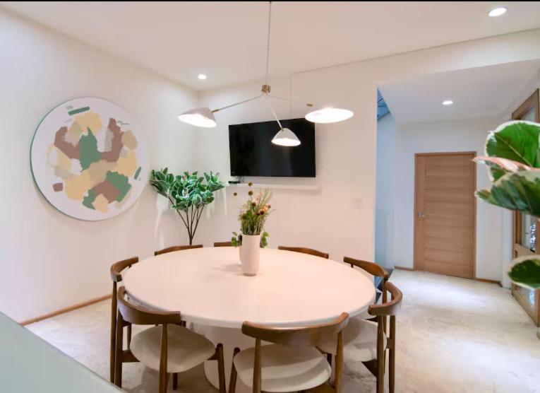 Thoughtfully Curated Villa Condesa W Ac Terraces - Mexico City — Photos 2